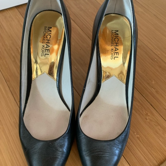 Michael Kors 4,5’’ heeled black pumps - Picture 2 of 5